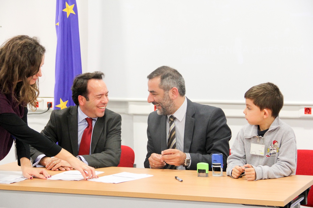 ENISA donates electronic equipment to schools and public bodies in Heraklion